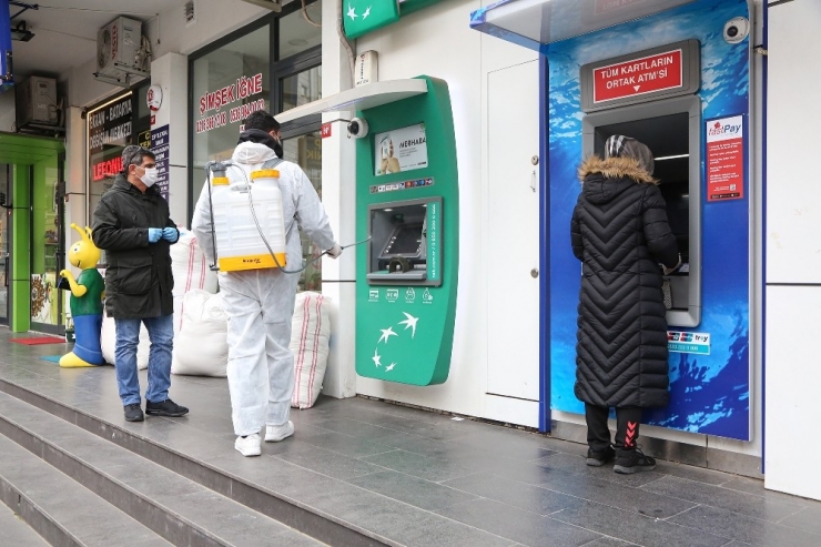Maltepe’de Bankamatik Ve Otobüs Durakları İlaçlandı