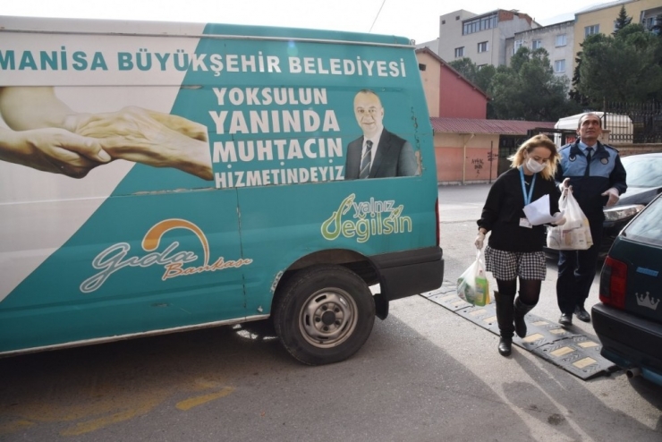 Manisa’da Gıda Bankası Evlere Hizmet Götürmeye Başladı