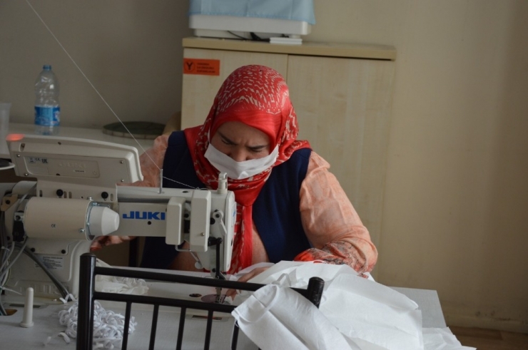 Şehzadeler Halk Eğitim Merkezi De Maske Üretimine Başladı
