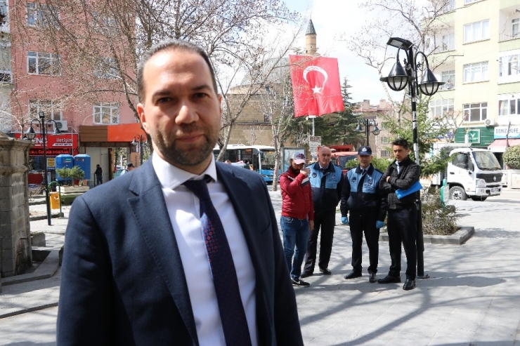 Niğde Belediyesi Bankları Kaldırdı