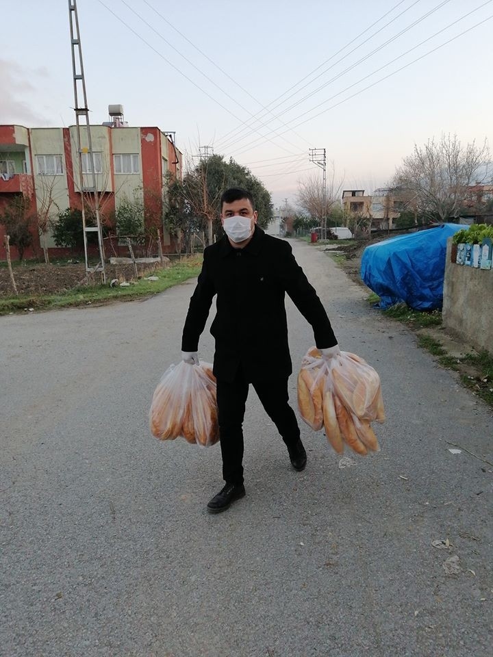 Muhtar Mahallesindeki Yaşlılar İçin Gece-gündüz Çalışıyor