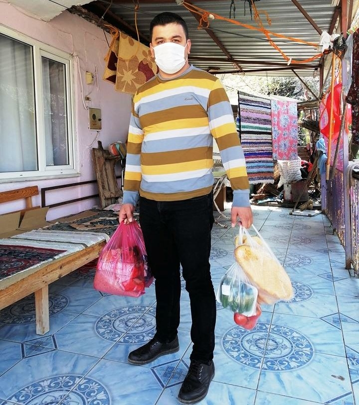 Muhtar Mahallesindeki Yaşlılar İçin Gece-gündüz Çalışıyor