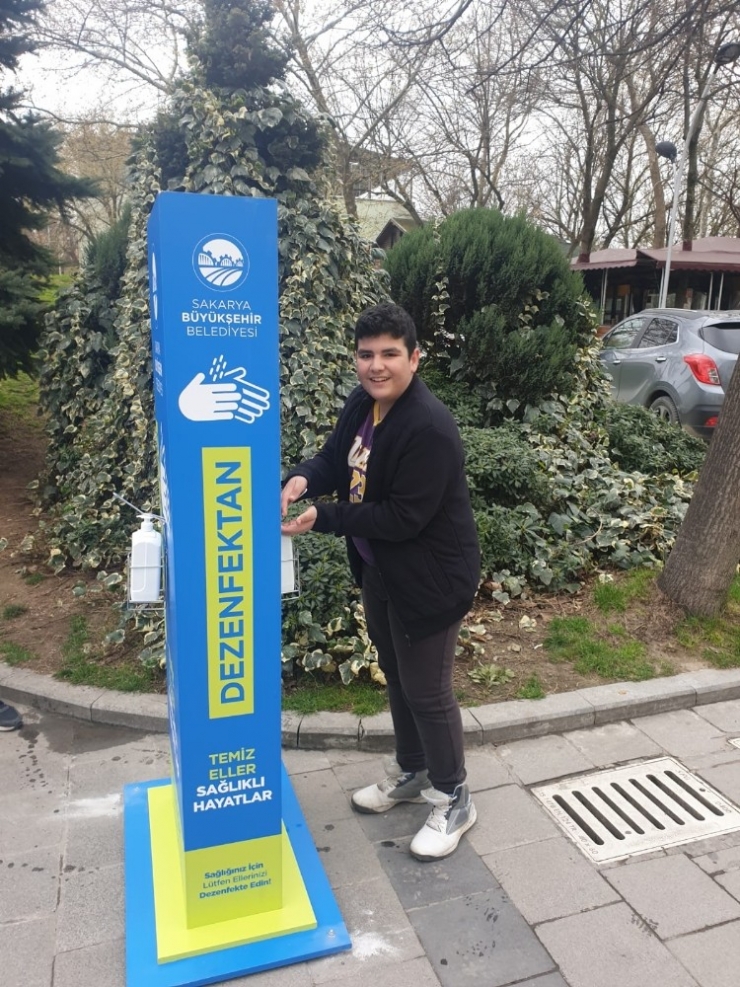 Sakaryq’da Muhtelif Noktalara Dezenfektan Otomatları Eklendi