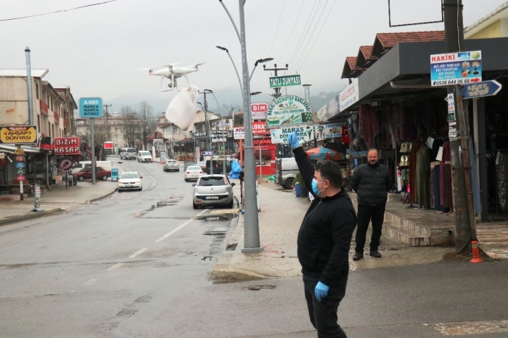 Korona Virüs Tedbiri Kapsamında Ekmek Alabilmek İçin Bakkala Drone Yolluyor