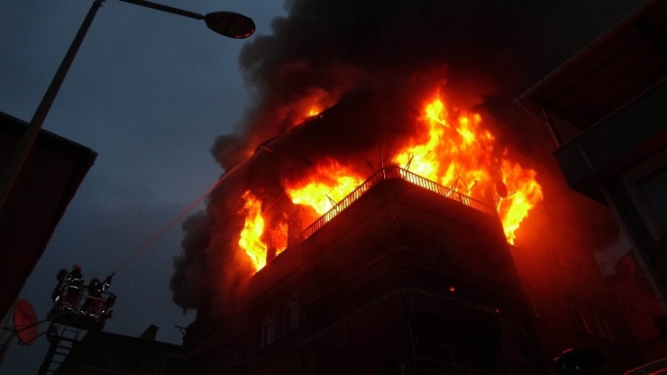 Samsun’da Korkutan Ev Yangını