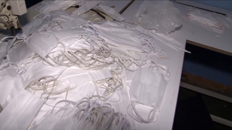 Sultanbeyli’de Polis Sahte Maske Üreten Bir İmalathaneye Operasyon Düzenledi. Operasyonda 1 Milyon Sahte Maske Ele Geçirildi.