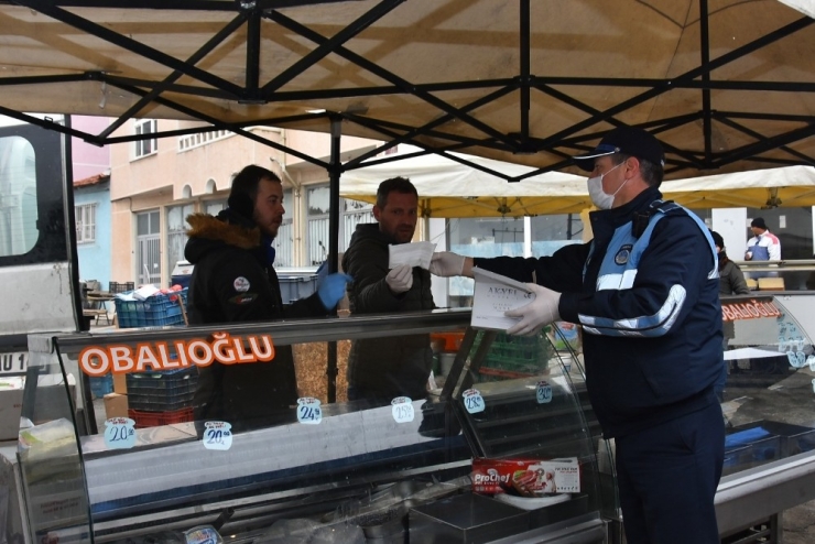 Malkara’da Zabıta Ekibi Maske Ve Eldiven Dağıttı