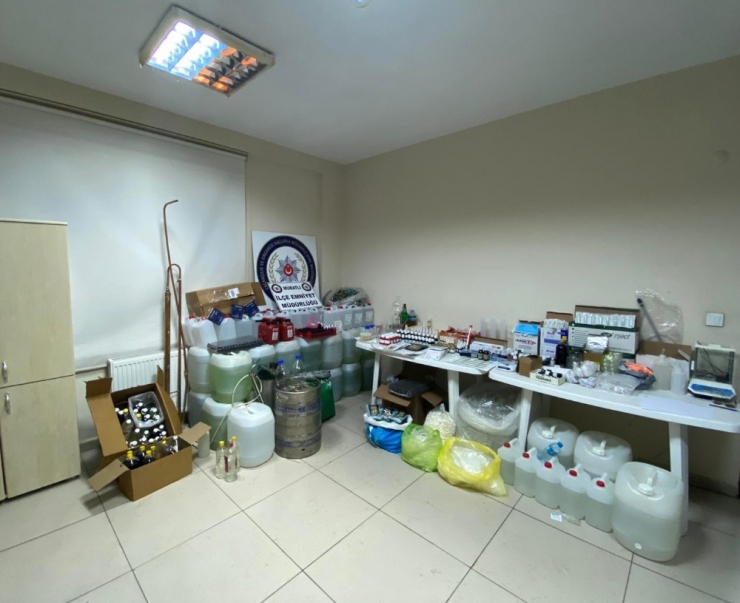 Korona Virüs Fırsatçıların Darbe: 2 Kimya Teknikeri Gözaltında