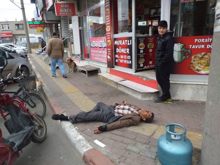 Sokak Ortasında Yığıldı, Korona Korkusu Yaklaştırmadı