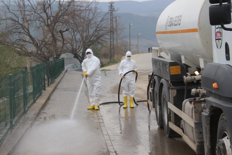 Sokaklar Köpükle Temizleniyor