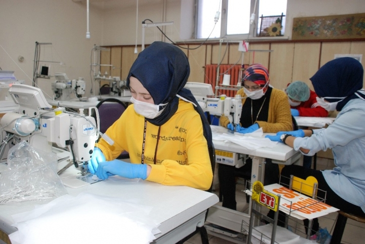 Nene Hatun’un Torunları Maske Üretiyor