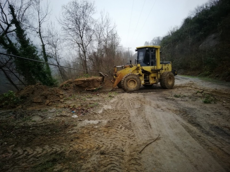 Türkeli’nin İki Köy Grup Yolunda Heyelan