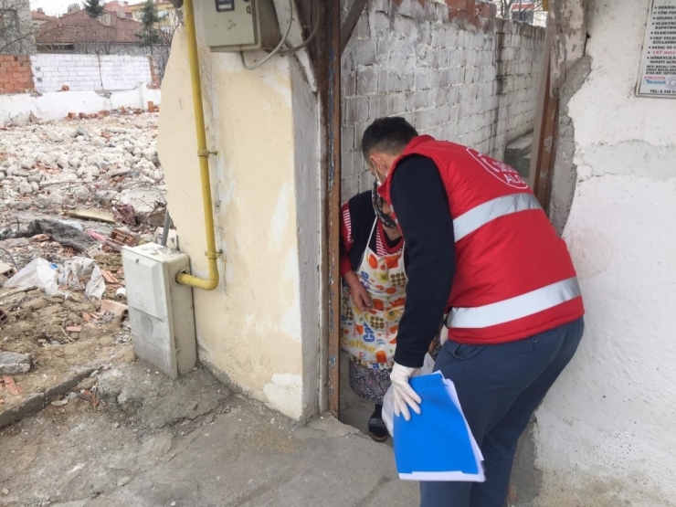 Vefa Sosyal Destek Grubu Gıda Paketi Dağıttı
