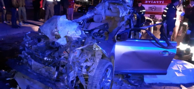 Tır’a Arkadan Çarpan Aracın Sürücüsü Hayatını Kaybetti