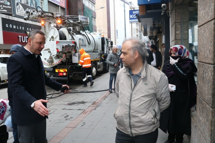 Belediye Başkanı Sokağa Çıkan Halkı Böyle Uyardı