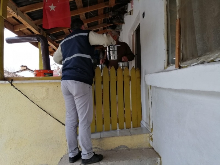 65 Yaş Üstü Vatandaşların Evlerine Ücretsiz Yemek Servisi