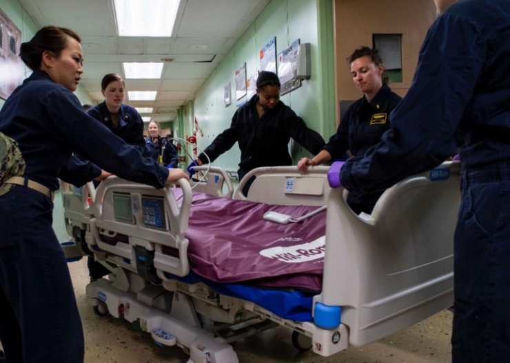 Trump, Usns Mercy Yüzen Hastane Gemisini Kaliforniya’ya Gönderdi