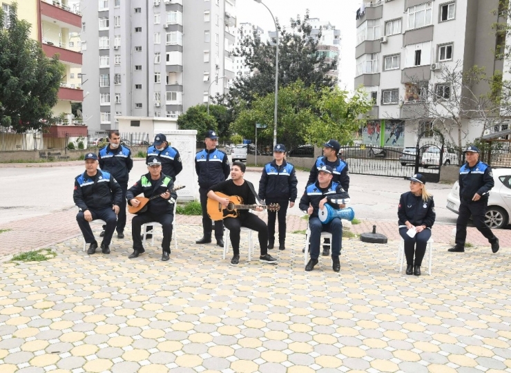 Zabıtadan Evden Çıkamayanlara Müzikli Moral