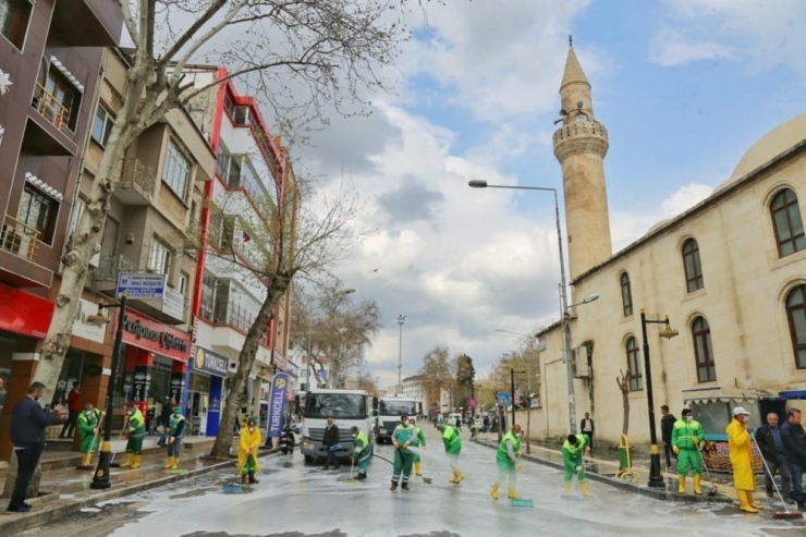 Adıyaman’da Cadde Ve Sokaklar Köpüklendi