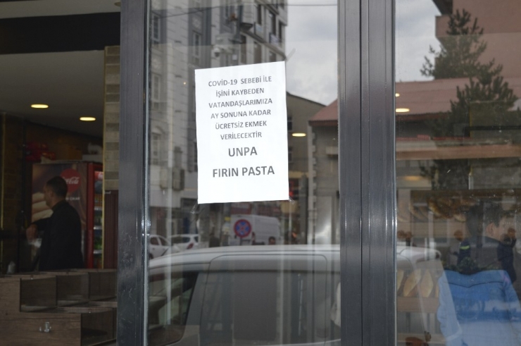 Ağrı’da Fırıncılar İhtiyaç Sahiplerine Ücretsiz Ekmek Dağıtıyor