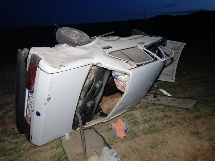 Aksaray’da Otomobil Tarlaya Uçtu: 1’i Çocuk 4 Yaralı
