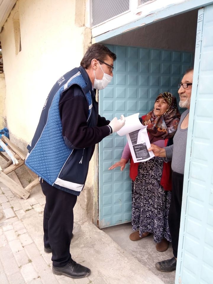 Aslanapa’da Tüm Sokaklar Dezenfekte Ediliyor, Yaşlılar Tek Tek Ziyaret Ediliyor
