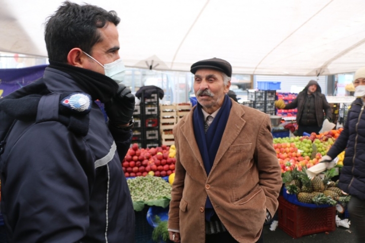 Pazar Alışverişine Daha Çok Yaşlı Vatandaşlar Çıktı