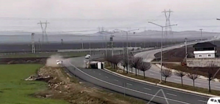 Batman’da 3 Kişinin Yaralandığı Kaza Anı Kameraya Yansıdı
