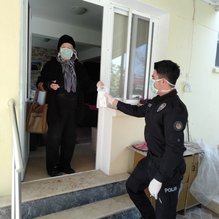 Çeşme’de 65 Yaş Üstü Vatandaşların Rutin Tıbbi İhtiyaçları Evlerinde Karşılanacak