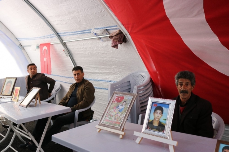 Hdp Önündeki Ailelerin Evlat Nöbeti 205’inci Gününde