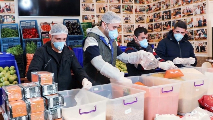 Czn Burak, Dışarıya Çıkamayan Yüzlerce Yaşlı Vatandaşa Yardım Kolisi Dağıttı