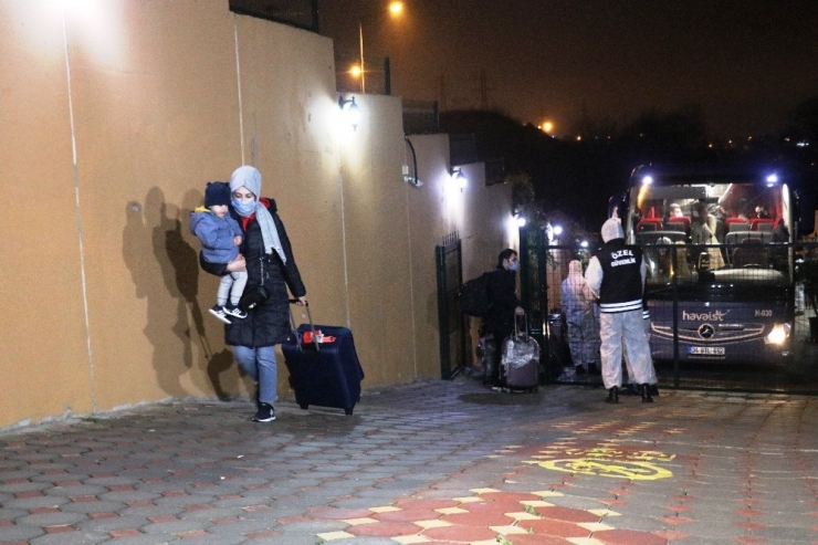 İngiltere’den Yurda Döndürülen 100 Kaymakam Adayı Ve Aileleri Sakarya’da Karantina Altına Alındı