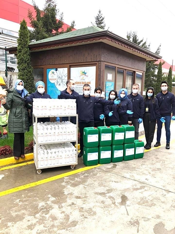 İşçilere El Dezenfektanı Dağıttılar