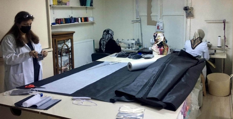 Yıkanabilir Maske Ürettiler, Taleplere Yetişemiyorlar