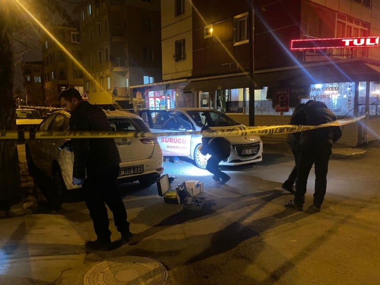 Araç İçindeki Silahın Ateşlenmesiyle 1 Şahıs Bacağından Yaralandı