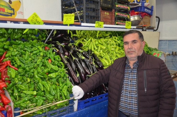 Esnaflar Da 65 Yaş Üstü Vatandaşa Yardımcı Oluyor