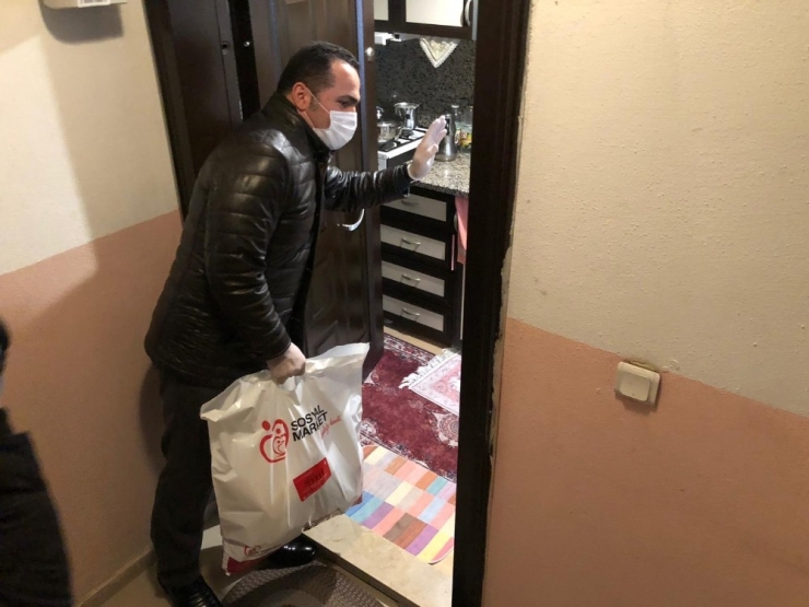 Başkan Yıldız İhtiyaç Sahibi Şadiye Teyzenin Yüzünü Güldürdü