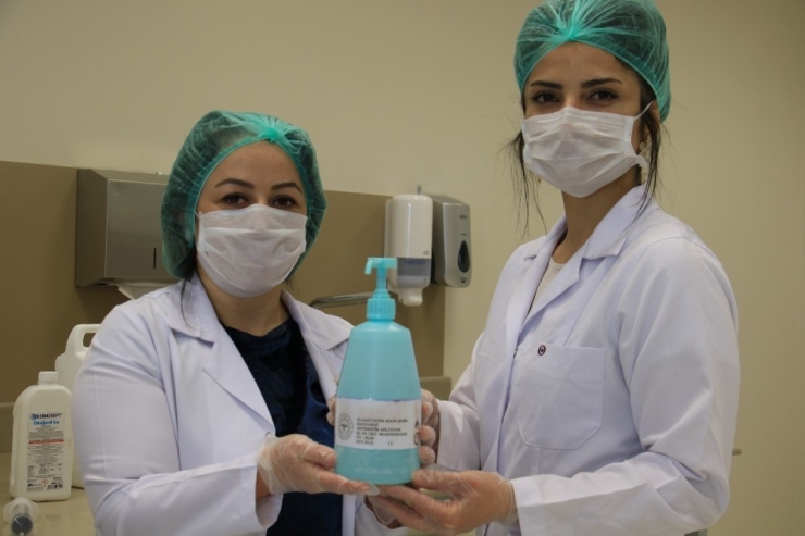 Depremin Yükünü Alan Şehir Hastanesinde Maske Ve Dezenfektan Üretimi Başladı