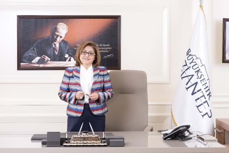 Başkan Şahin’den Eczacı Kalfalarına Ücretsiz Ulaşım Hizmeti