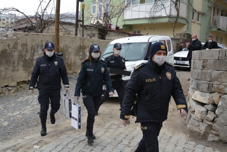 Hakkari Polisi Uyarmaya Devam Ediyor