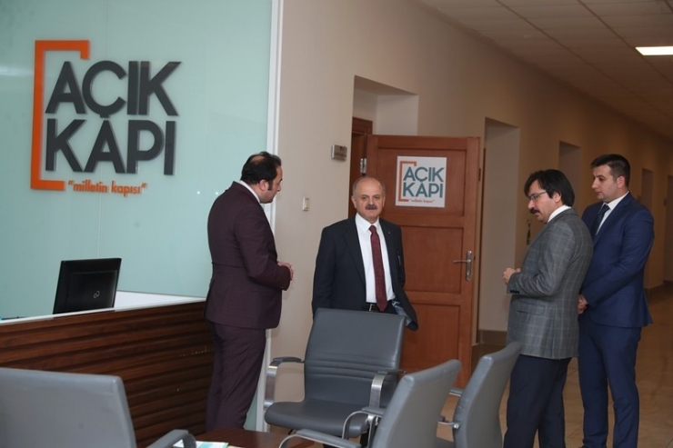 Vali Çakacak Vefa Sosyal Destek İletişim Merkezini Ziyaret Etti
