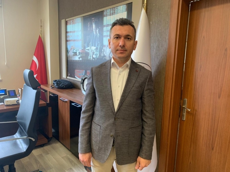 Isparta’da Öğretmenler Sağlıkçılar İçin Kalkanlı Maske Üretiyor