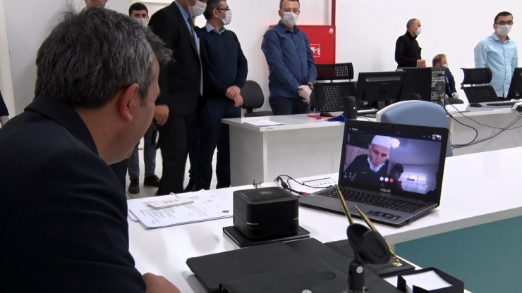 Vali Sezer’den Yaşlılarla Telekonferans Görüşmesi: “Emrinizdeyiz”