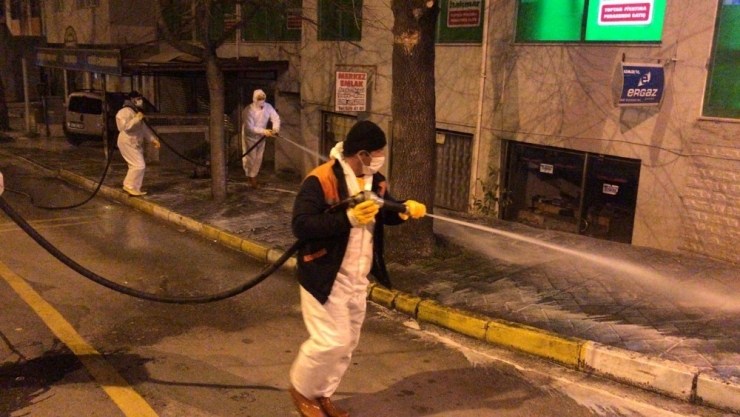 Körfez’de Cadde Ve Sokaklar Sabunlu Suyla Yıkanıyor