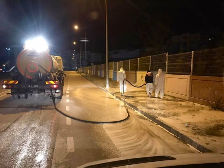 Körfez’de Cadde Ve Sokaklar Sabunlu Suyla Yıkanıyor