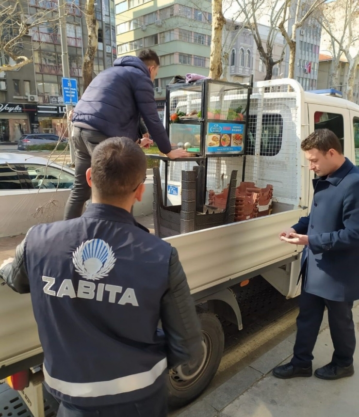 İzmir’de Açıkta Gıda Satışına Yasak