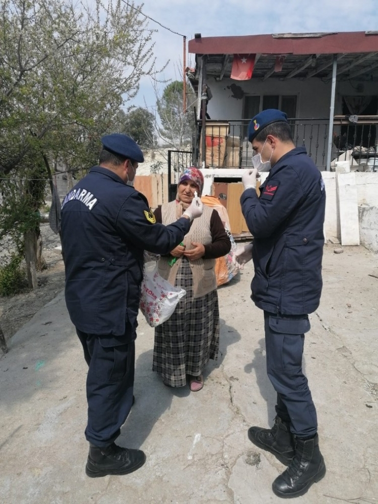 Evden Çıkamayan Vatandaşlara Jandarmadan Destek