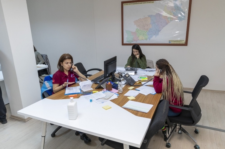 Kriz Merkezinde 65 Yaş Üstü Vatandaşlara Gıda Ve İlaç Yardımı İçin Yeni Hat Açıldı