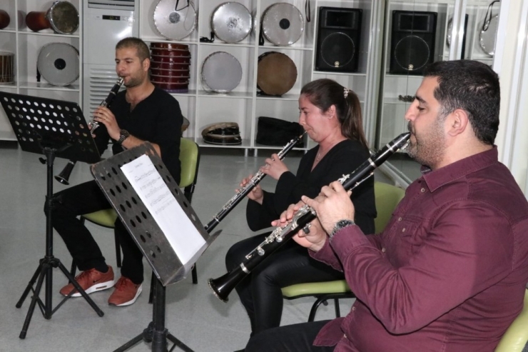 Büyükşehir Belediyesinden Evde Konser Keyfi