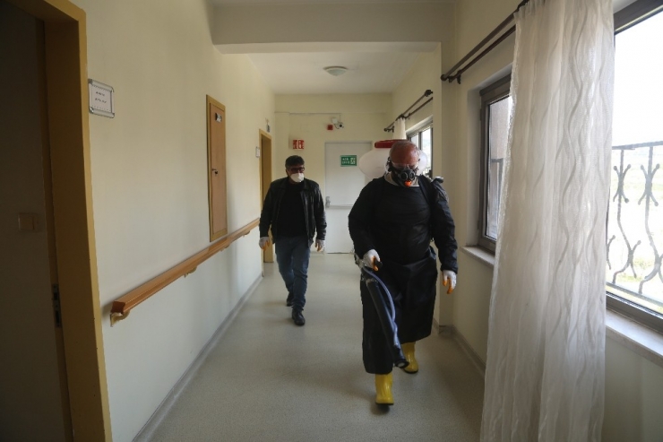 Erdemli’de Dezenfekte Çalışmaları Sürüyor